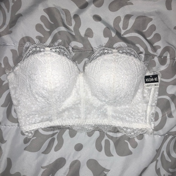 NWT Victoria’s Secret Strapless Lace Bra - Picture 1 of 3